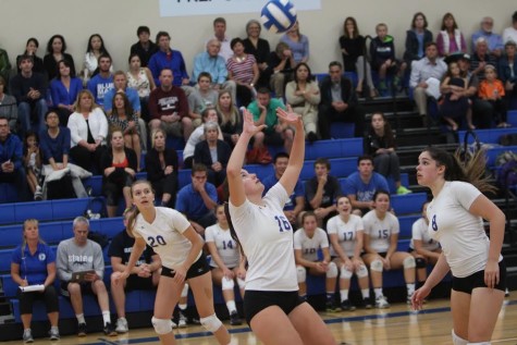 Volleyball Team Looks to Gel